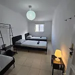 Spacious Guest Homestay Lisbon